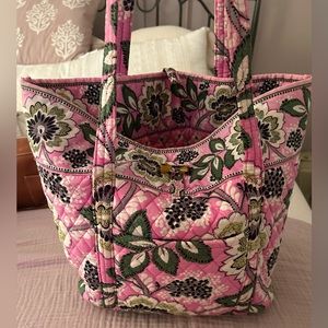 Vera tote bag